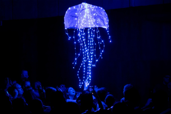 Представление световых кукол. Театр Николая Зыкова (Москва)